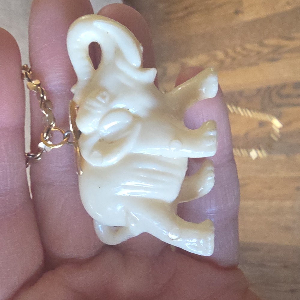 vintage elephant pendant necklace